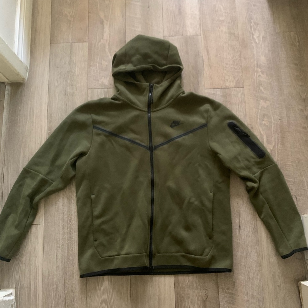 Brand New Dark Green Nike Tech - Size Large (Worn Only 1-3 Times)